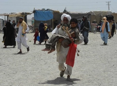 pakistan allows thousands of stranded afghans to cross chaman border