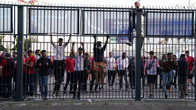 paris police chief admits security failure at european final