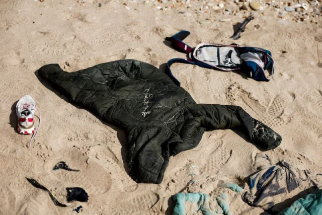 french officials confirm eight deaths in english channel crossing