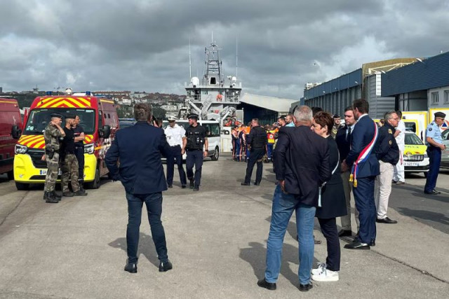 12 migrants dead as boat capsizes in channel search continues for missing two 12 migrants dead as boat capsizes in channel search continues for missing two