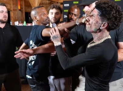 island boys kodiyakredd quits mid fight against 48 year old charleston white in boxing disaster island boys kodiyakredd quits mid fight against 48 year old charleston white in boxing disaster