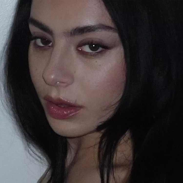 Instagram/ @charli_xcx