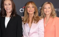 charlie s angels stars reunite at paleyfest to mark 50th anniversary of original series