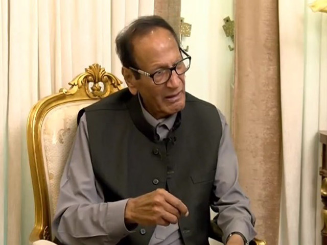 pml q chief chaudhry shujaat hussain is pictured during an interview on april 22 2022 screengrab