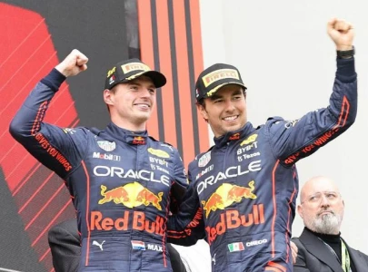 red bull mechanics clash checo s crew accuses verstappen s team of lying