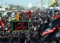 a picture of the main chehlum procession in karachi express