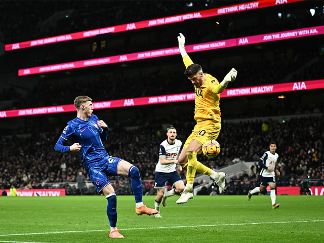 Tottenham Hotspur's Fraser Forster in action with Chelsea's Cole Palmer Reuters