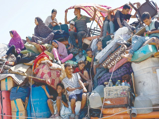 displaced palestinians fleeing northern gaza due to an israeli military operation move southward after israeli forces ordered residents of gaza city to evacuate to the south in the central gaza strip photo reuters displaced palestinians fleeing northern gaza due to an israeli military operation move southward after israeli forces ordered residents of gaza city to evacuate to the south in the central gaza strip photo reuters