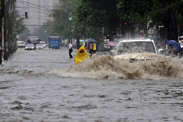 more than 2 100 dead missing in china floods