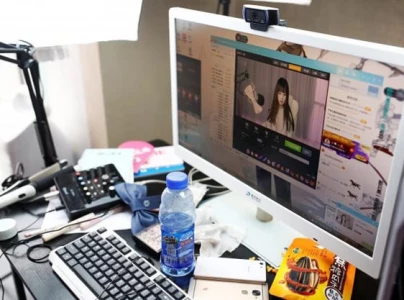 scammer uses 4 600 phones to fake live streams earn over 0 4m in 4 months