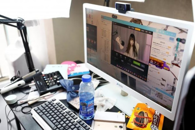 scammer uses 4 600 phones to fake live streams earn over 0 4m in 4 months scammer uses 4 600 phones to fake live streams earn over 0 4m in 4 months