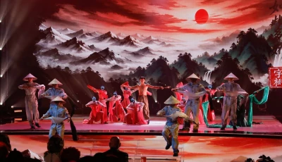 at the finale 27 year old wu from sichuan province in southwestern china shared the stage with humanoid robots made by unitree photo xinhua