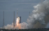 a long march 10b carrier rocket takes off from wenchang spacecraft launch site before returning vertically to an offshore platform for a controlled recovery in hainan province china july 10 2026 photo china daily via reuters