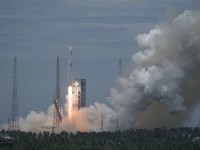 a long march 10b carrier rocket takes off from wenchang spacecraft launch site before returning vertically to an offshore platform for a controlled recovery in hainan province china july 10 2026 photo china daily via reuters