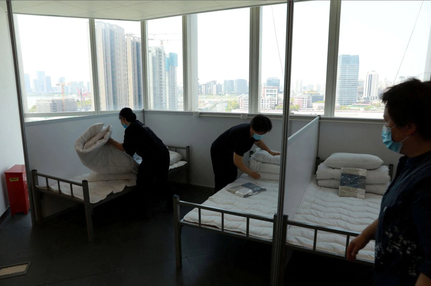 Photo of Shanghai turns residences into Covid isolation facilities, sparking protest