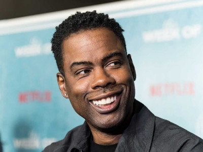 chris rock hosts snl jokes about biden s hunter pardon and reflects on career highlights chris rock hosts snl jokes about biden s hunter pardon and reflects on career highlights