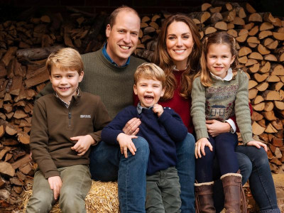 all smiles royal family releases christmas cards