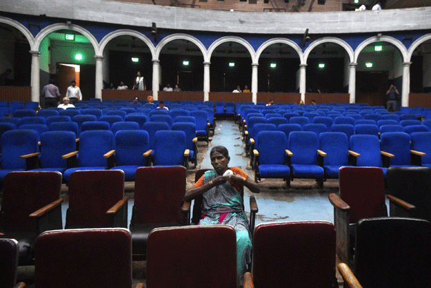 This picture taken on March 27, 2017 shows spectators waiting for a film showing at the Regal cinema, an 84-year-old movie hall, in the heart of the Indian capital New Delhi. PHOTO: AFP