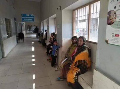 woman gives birth on footpath after being denied admission at civil hospital thatta