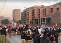 a heavy police contingent deployed after violent clashes near ftc on shahrah e faisal on sunday screengrab