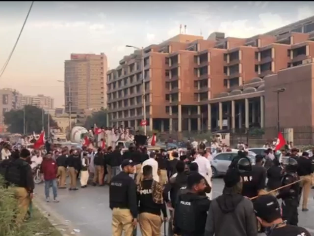 a heavy police contingent deployed after violent clashes near ftc on shahrah e faisal on sunday screengrab a heavy police contingent deployed after violent clashes near ftc on shahrah e faisal on sunday screengrab