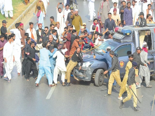 tensions run high as jeay sindh qaumi mahaz jsqm protesters clash with police at sharae faisal as they demonstrate against new canals on the indus river and anti people policies photo ppi tensions run high as jeay sindh qaumi mahaz jsqm protesters clash with police at sharae faisal as they demonstrate against new canals on the indus river and anti people policies photo ppi