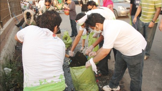 DMC STARTS CLEANING CLOGGED DRAINS IN EAST POLICE COLONY 