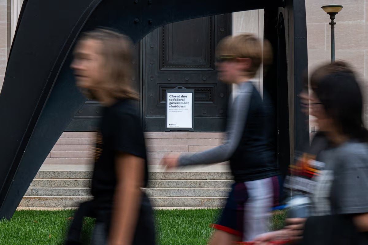 A school group passes a closed sign outside the National Gallery of Art nearly a week into a partial government shutdown in Washington, DC, US. PHOTO: REUTERS