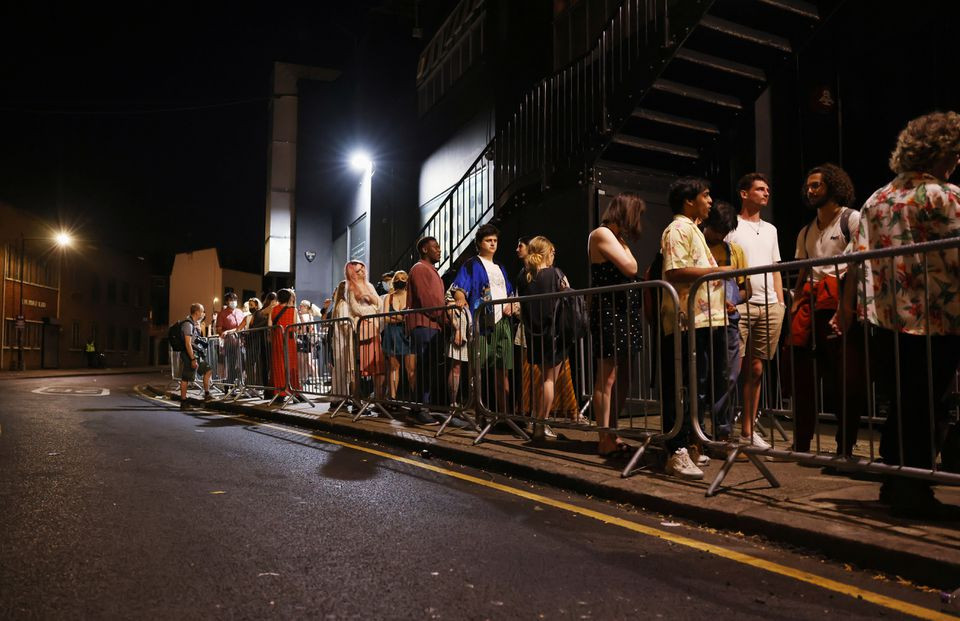 people arrive for the 00 01 event organised by egyptian elbows at oval space nightclub as england lifted most coronavirus disease covid 19 restrictions at midnight in london britain early july 19 2021 reuters natalie thomas