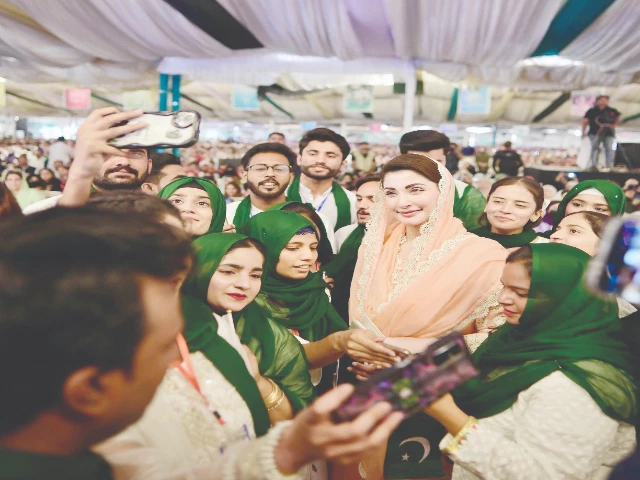 punjab cm maryam nawaz poses with students for a selfie photo express punjab cm maryam nawaz poses with students for a selfie photo express