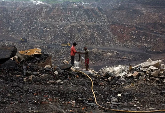 workers drill at an open cast coal field at dhanbad district in the eastern indian state of jharkhand september 18 2012 reuters ahmad masood workers drill at an open cast coal field at dhanbad district in the eastern indian state of jharkhand september 18 2012 reuters ahmad masood