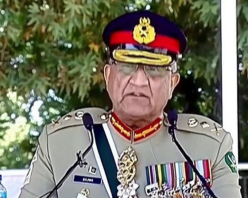 coas gen bajwa addressing a ceremony held to mark the passing out parade of the 146th pma long course at pakistan military academy screengrrab