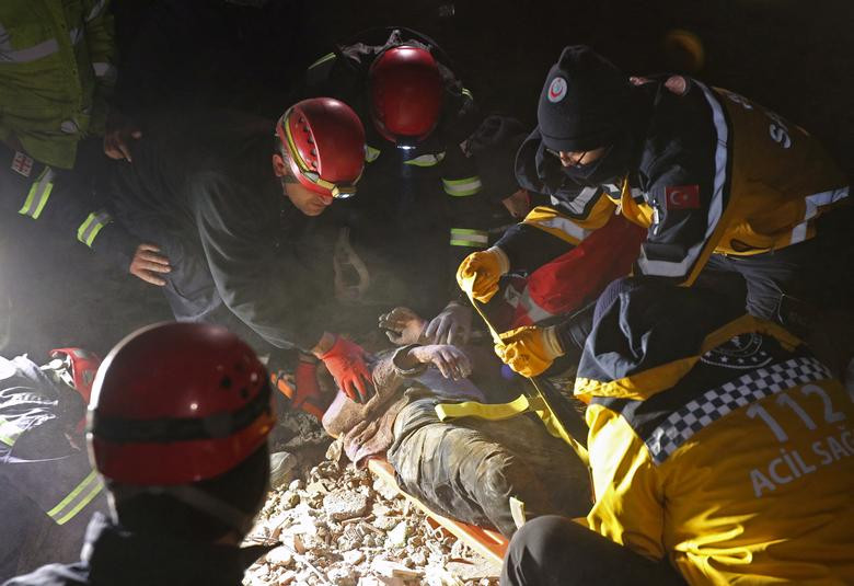 rescuers recover the body of a man at the site of a collapsed building in the aftermath of a deadly earthquake in adiyaman turkey february 9 2023 photo reuters