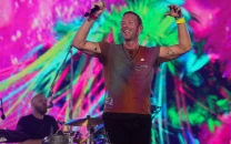 coldplay s chris martin apologises to fans for live performance error coldplay s chris martin apologises to fans for live performance error