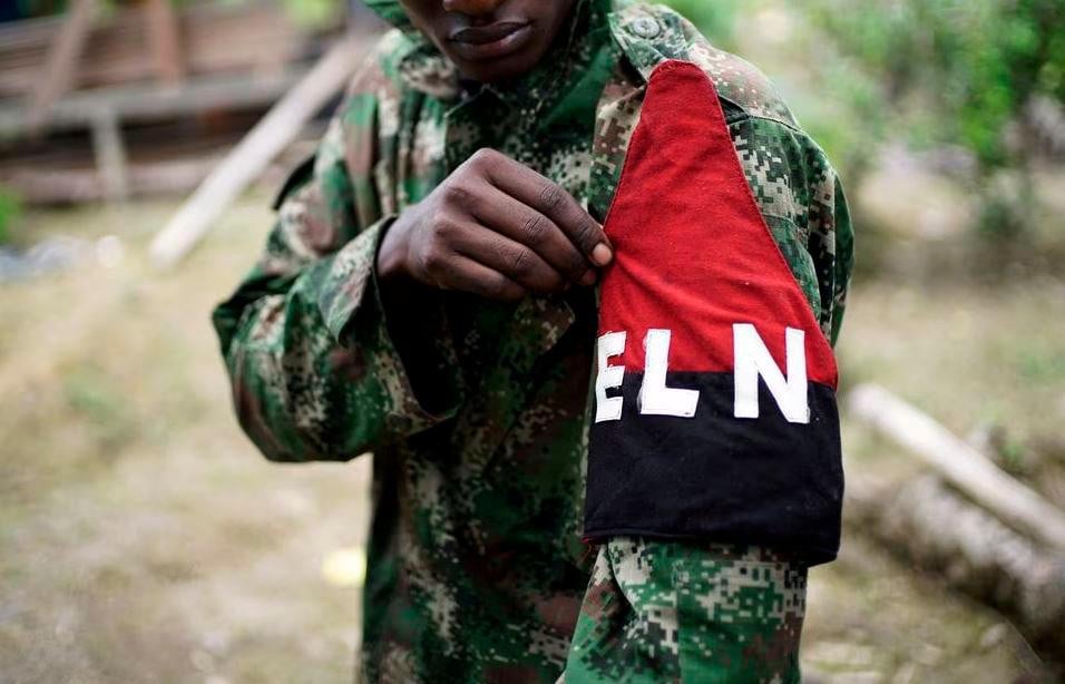 a rebel of colombia s marxist national liberation army eln shows his armband while posing for a photograph in the northwestern jungles colombia august 31 2017 photo reuters