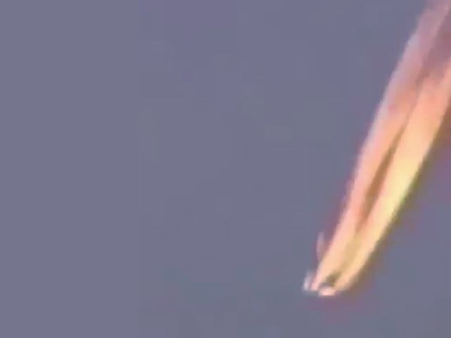 watch meteor fireball lights up karachi sky in viral video