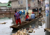 people use a boat to move after the congo river rises to its highest level causing flooding in kinshasa democratic republic of congo january 10 2024 reuters people use a boat to move after the congo river rises to its highest level causing flooding in kinshasa democratic republic of congo january 10 2024 reuters