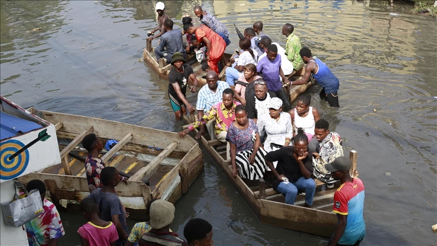 people are moving in boats after flood in eastern dr congo photo anadolu agency people are moving in boats after flood in eastern dr congo photo anadolu agency
