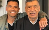 mark consuelos shares father saul consuelos death after long illness