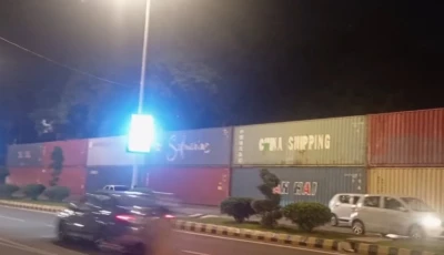 containers placed in islamabad to seal the capital s red zone as protesters are expected to head towards the federal capital following announcements by political parties screengrab