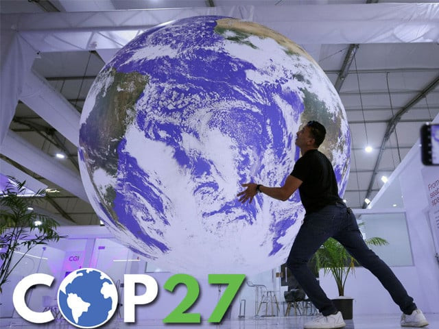 an attendee poses for a picture near a model earth during the cop27 climate summit in sharm el sheikh egypt november 19 2022 photo reuters an attendee poses for a picture near a model earth during the cop27 climate summit in sharm el sheikh egypt november 19 2022 photo reuters