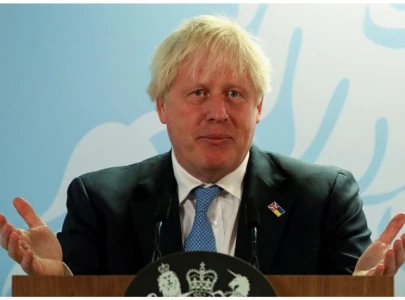 watch ex uk pm boris johnson attacked by ostrich on trip to us watch ex uk pm boris johnson attacked by ostrich on trip to us