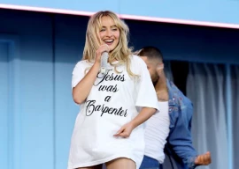 sabrina carpenter to headline coachella 2026 fulfilling promise made on 2024 stage sabrina carpenter to headline coachella 2026 fulfilling promise made on 2024 stage