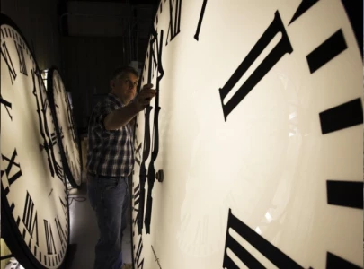 clocks go forward in uk as daylight saving returns clocks go forward in uk as daylight saving returns