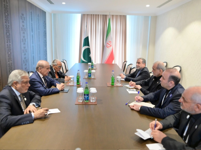 Pakistan, Iran reaffirm commitment to bilateral relations on sidelines of ECO Summit
