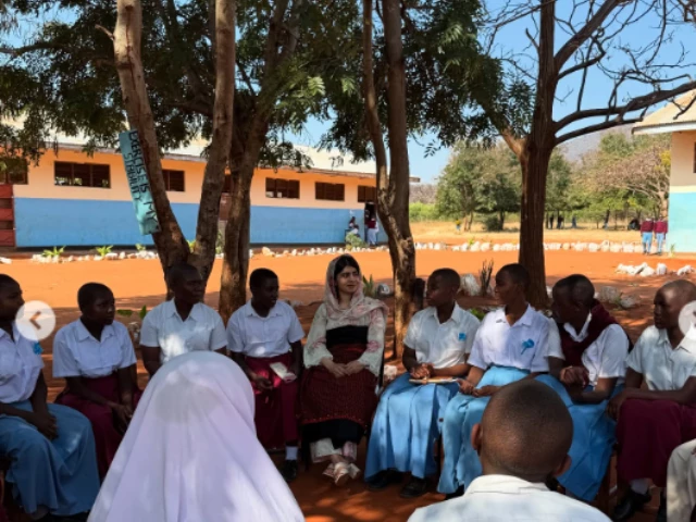 malala yousafzai with girls in a school in tanania instagram malala malala yousafzai with girls in a school in tanania instagram malala