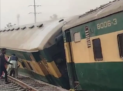 shalimar express coaches derail near lahore no casualties shalimar express coaches derail near lahore no casualties