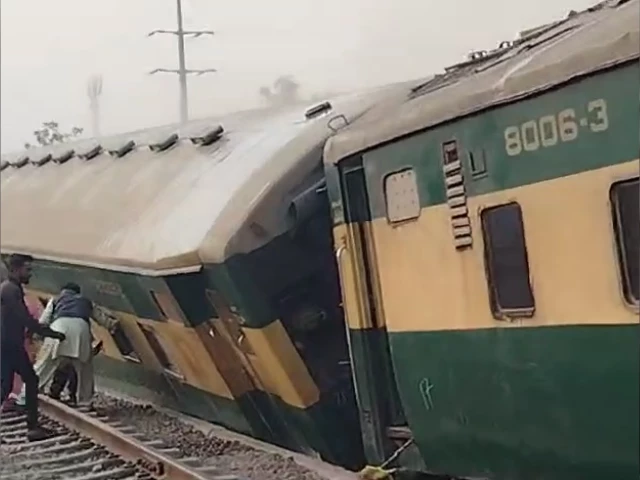 shalimar express coaches derail near lahore no casualties shalimar express coaches derail near lahore no casualties