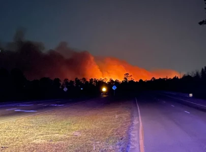 south carolina issues state of emergency as wildfires burn across carolinas south carolina issues state of emergency as wildfires burn across carolinas