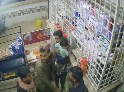 watch robbers target sehri milk buyers in karachi watch robbers target sehri milk buyers in karachi